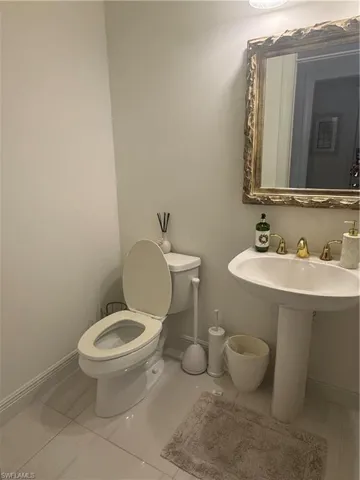 562 Laguna Royale Blvd 604, Naples, Florida 34119