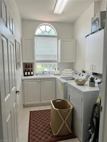 562 Laguna Royale Blvd 604, Naples, Florida 34119