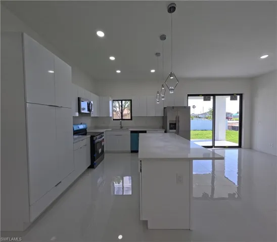 1806 NW 20th  TER, Cape Coral, FL 33993