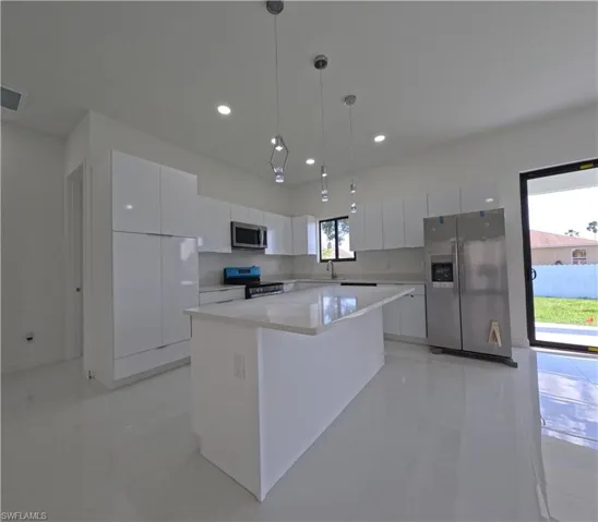 1806 NW 20th  TER, Cape Coral, FL 33993