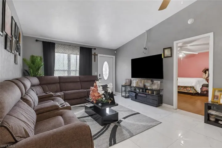 Living Room photo 2