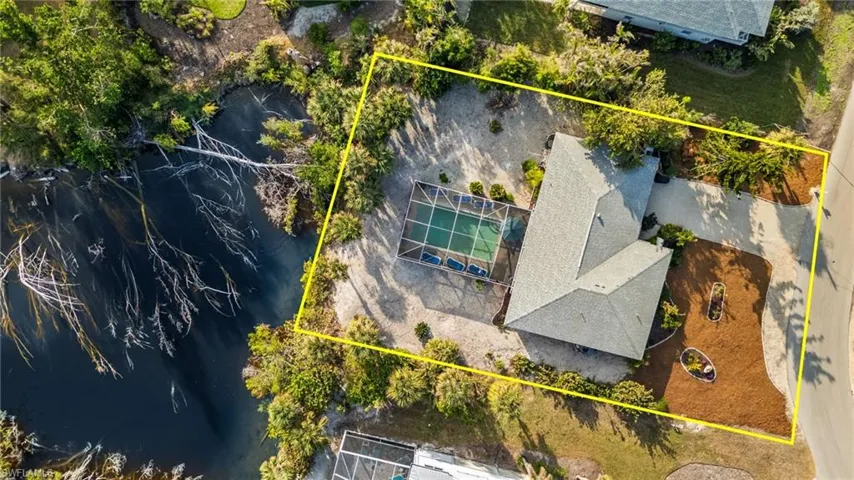 View of property location featuring a large body of water and property parcel outlined