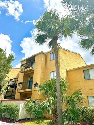 View of apartment building / complex