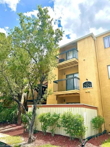 View of apartment building / complex