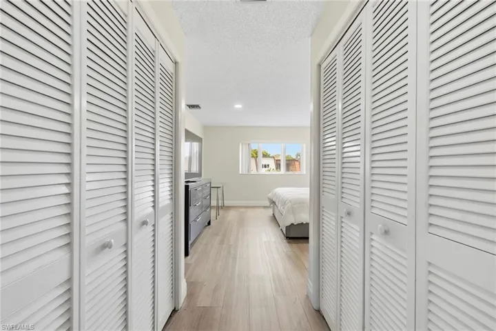 428 Meadowlark Ln 428-b, Naples, Florida 34105