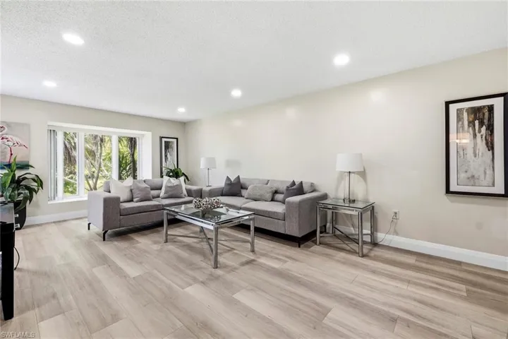 428 Meadowlark Ln 428-b, Naples, Florida 34105