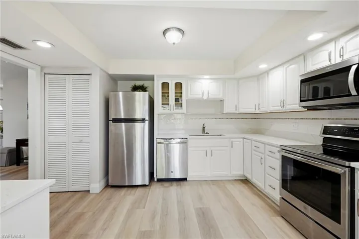 428 Meadowlark Ln 428-b, Naples, Florida 34105
