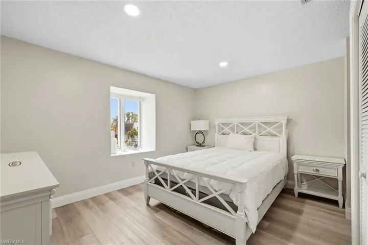 428 Meadowlark Ln 428-b, Naples, Florida 34105