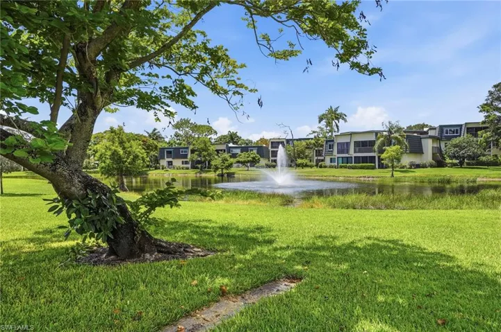 428 Meadowlark Ln 428-b, Naples, Florida 34105