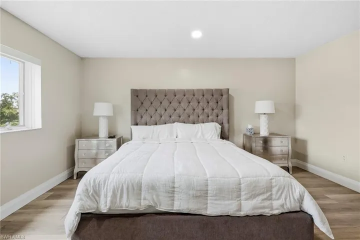 428 Meadowlark Ln 428-b, Naples, Florida 34105