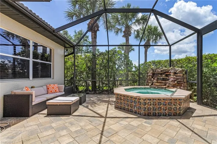 Sunroom / solarium featuring a hot tub