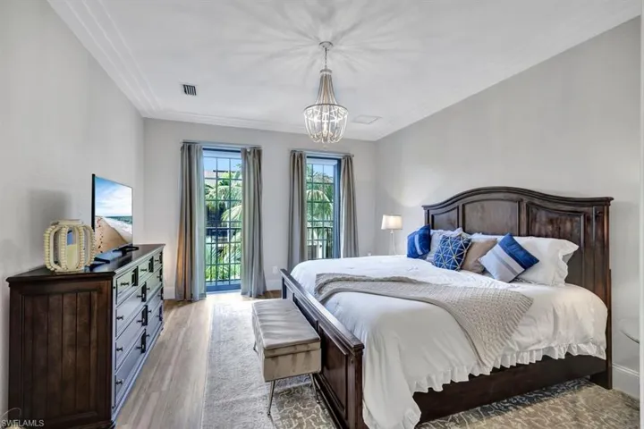 King Size Bed and Rome and Juliet Balconies