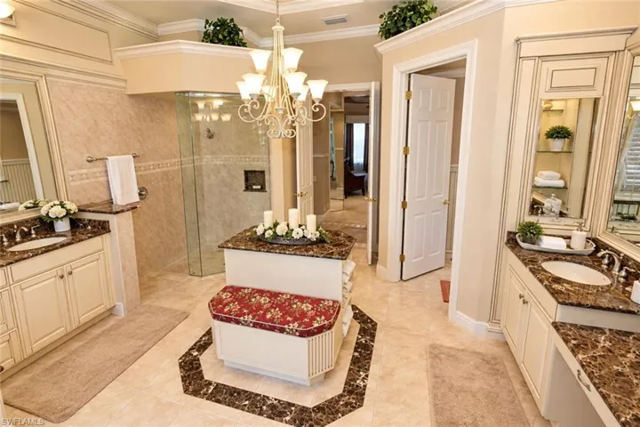 7491 Treeline Dr, Naples, Florida 34119