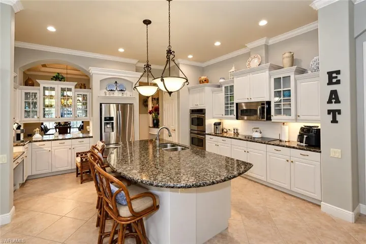 7491 Treeline Dr, Naples, Florida 34119