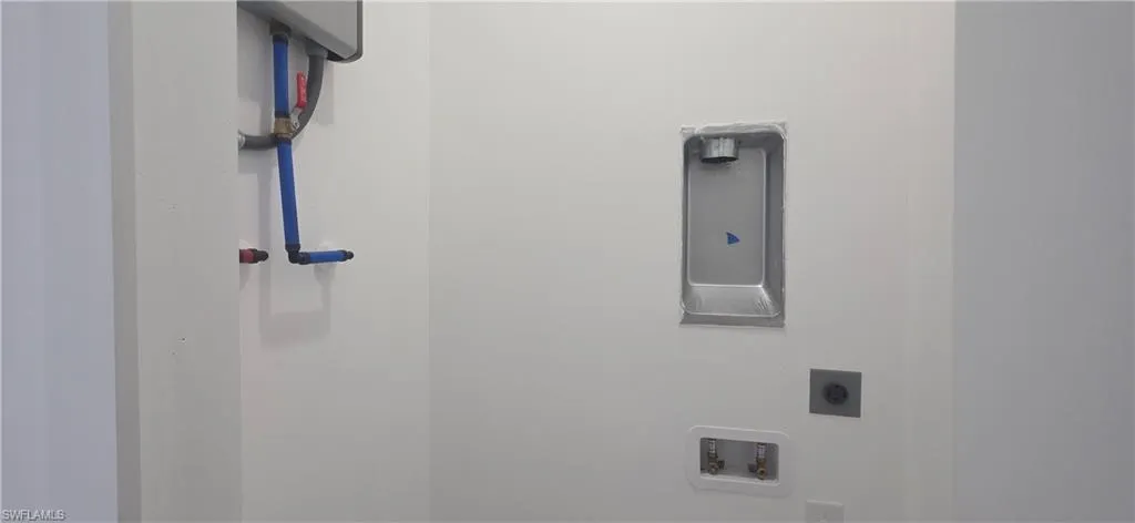 Washroom with electric dryer hookup and washer hookup