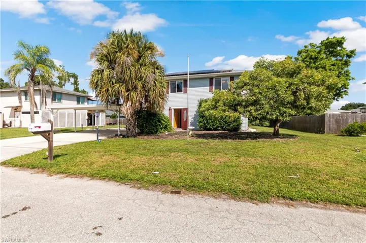 8137 Gull Ln, Fort Myers, Florida 33967