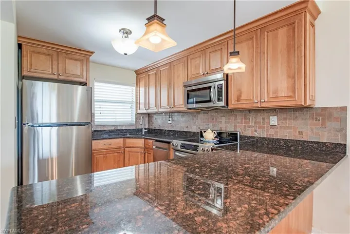 21  High Point E CIR, Naples, FL 34103