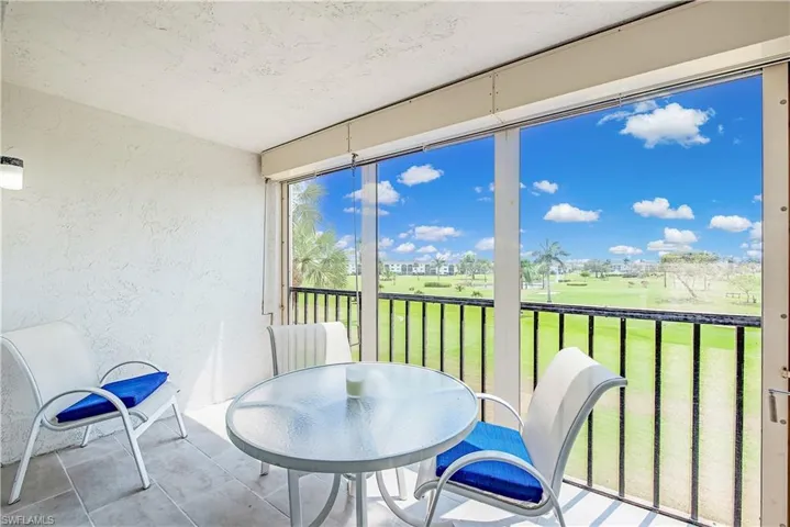 21  High Point E CIR, Naples, FL 34103