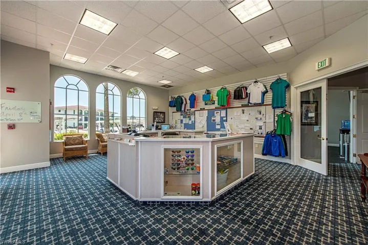 21  High Point E CIR, Naples, FL 34103