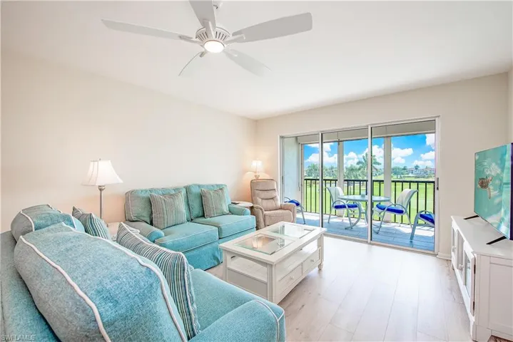 21  High Point E CIR, Naples, FL 34103