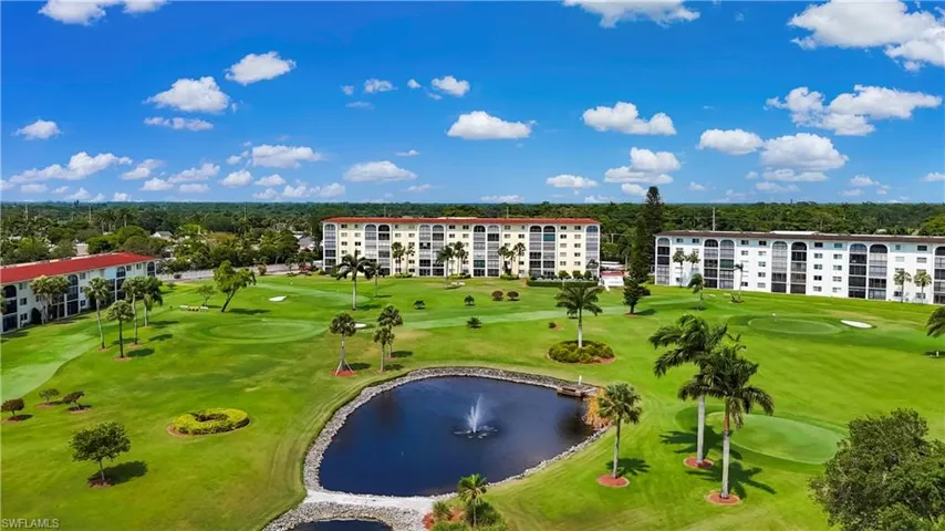 21  High Point E CIR, Naples, FL 34103