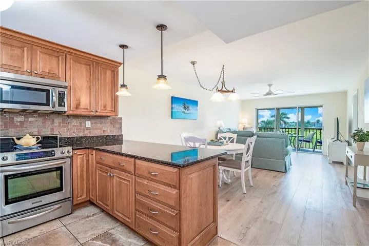 21  High Point E CIR, Naples, FL 34103