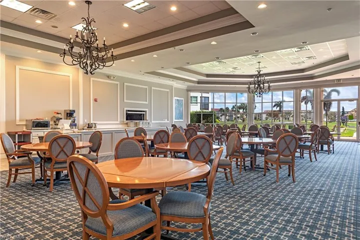 21  High Point E CIR, Naples, FL 34103