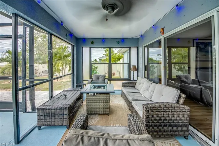 Sunroom / solarium featuring ceiling fan