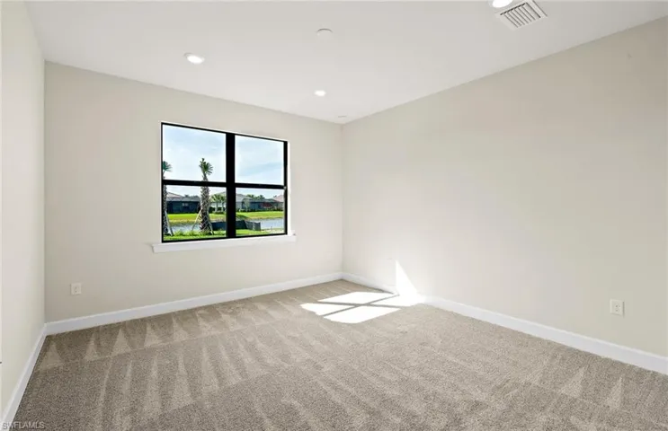 Photo of unfurnished model, options may vary.