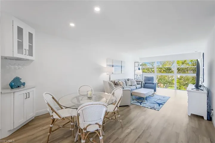 418 Broad Ave S # H418, Naples Fl 34102