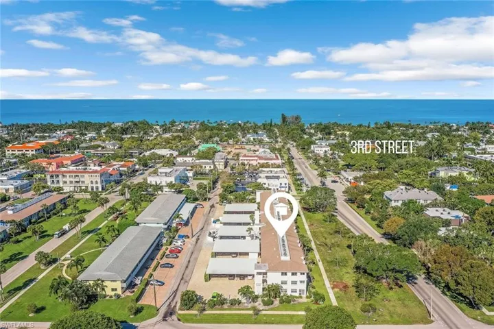 418 Broad Ave S # H418, Naples Fl 34102