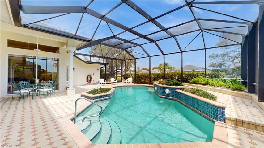Screened pool enclosure