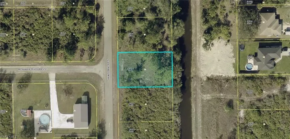 527 Hawthorne Ave S, Lehigh Acres, Florida 33974