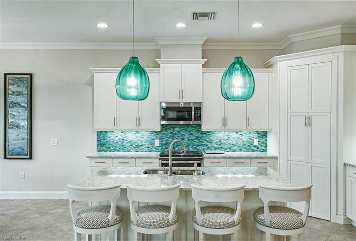 Upgraded Kitchen with Glass Tile Backsplash and Matching Island Lights