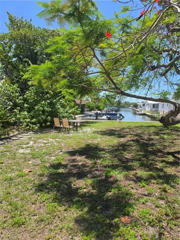 2662 Mangrove St, Naples, Florida 34112