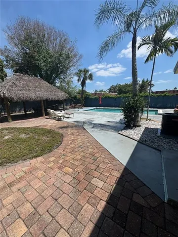 2662 Mangrove St, Naples, Florida 34112