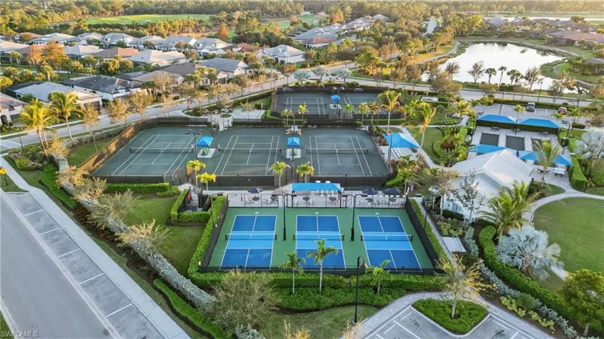 9811  Everglades  DR, Naples, FL 34120