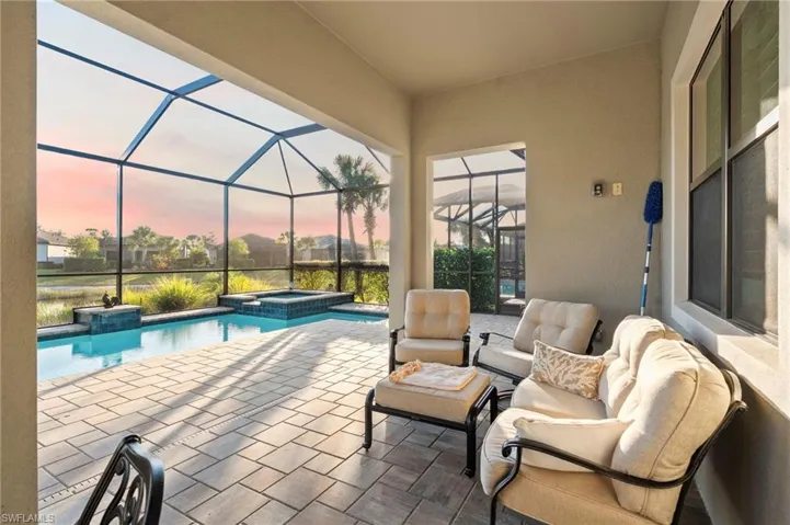 9811  Everglades  DR, Naples, FL 34120