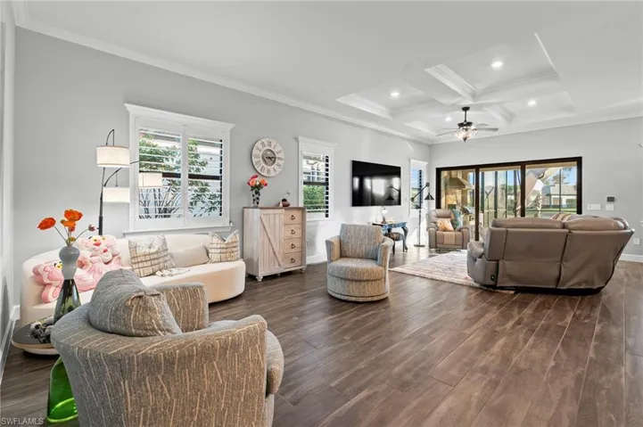 9811  Everglades  DR, Naples, FL 34120