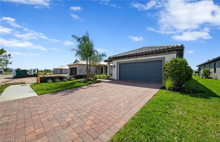 AVAILABLE NOW!! Move in before the holidays!
