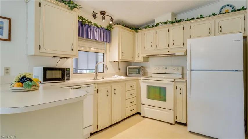 Bright & Cheerful Kitchen
