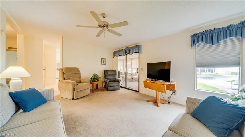 Large Living Room - Yes