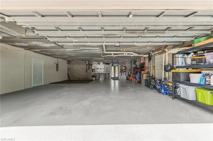 Oversized 5+Vehicle Garage