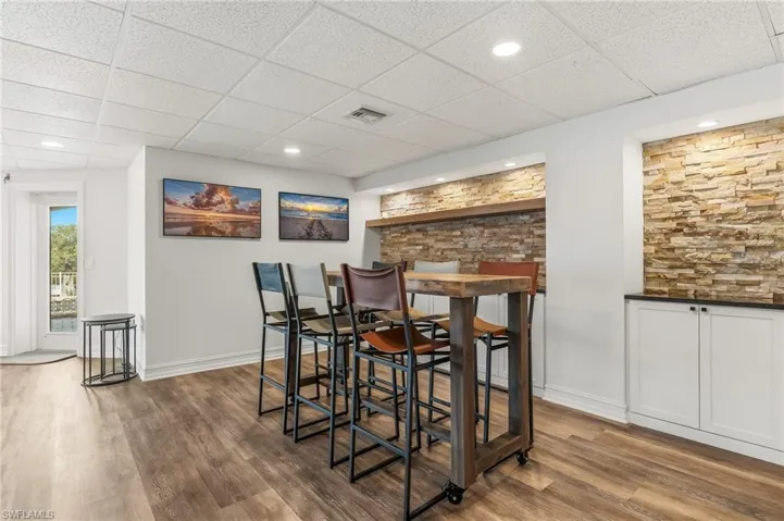 Lower Level Bar Option