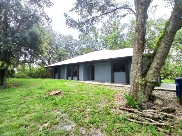 1902  Roosevelt  AVE, Lehigh Acres, FL 33972