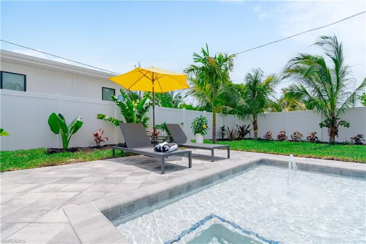 542  104th N AVE, Naples, FL 34108