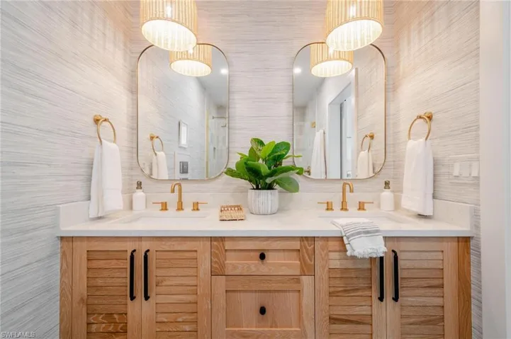 Master suite dual sinks