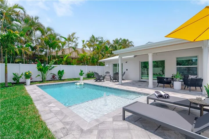 542  104th N AVE, Naples, FL 34108