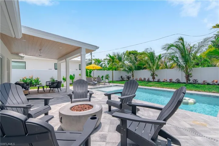 542  104th N AVE, Naples, FL 34108