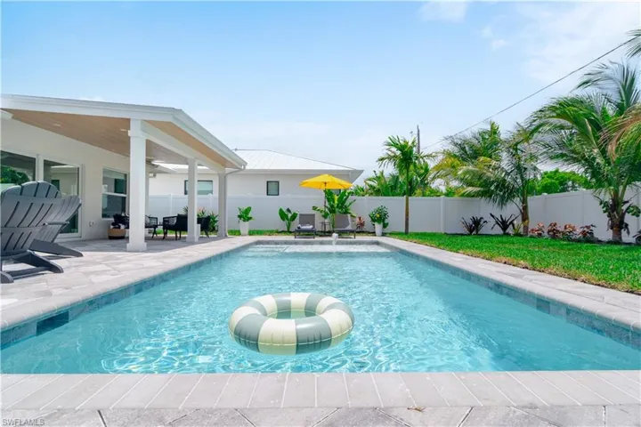 542  104th N AVE, Naples, FL 34108